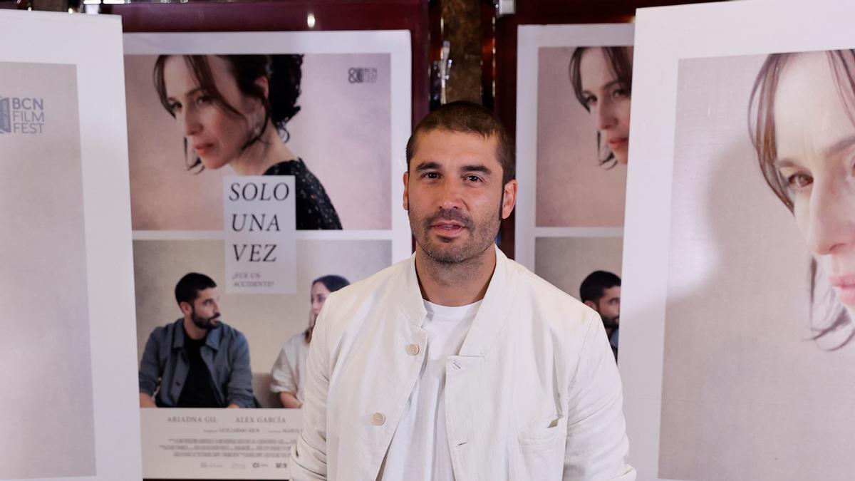 Álex García ahonda en su lado oscuro en &quot;Solo una vez&quot;