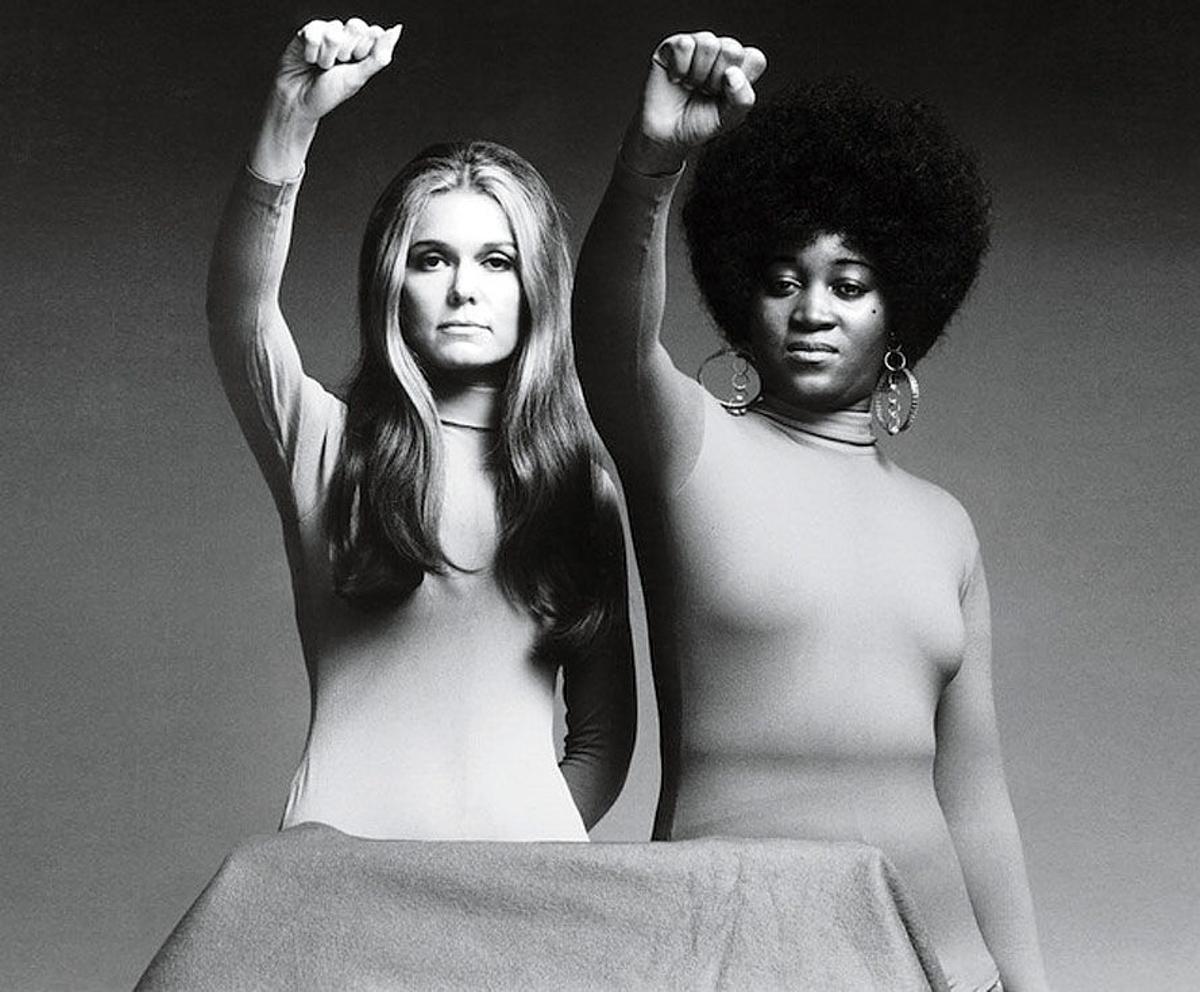 Steinem junto a la feminista negra Dorothy Pitman Hughes.