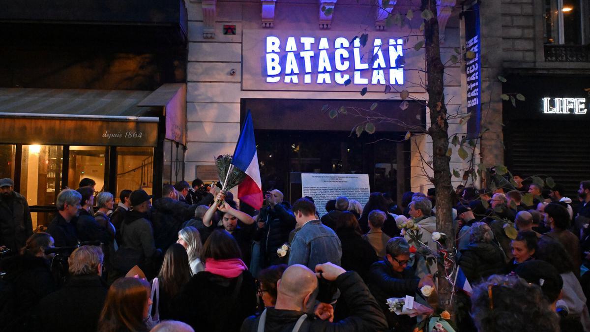 Homenaje a las víctimas de los atentados de Bataclan.