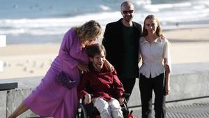 Fernando Franco (segundo por la dcha.), con Emma Suárez, Telmo Irureta y Valeria Sorolla, antes de presentar ’La consagración de la primavera’ en San Sebastián 