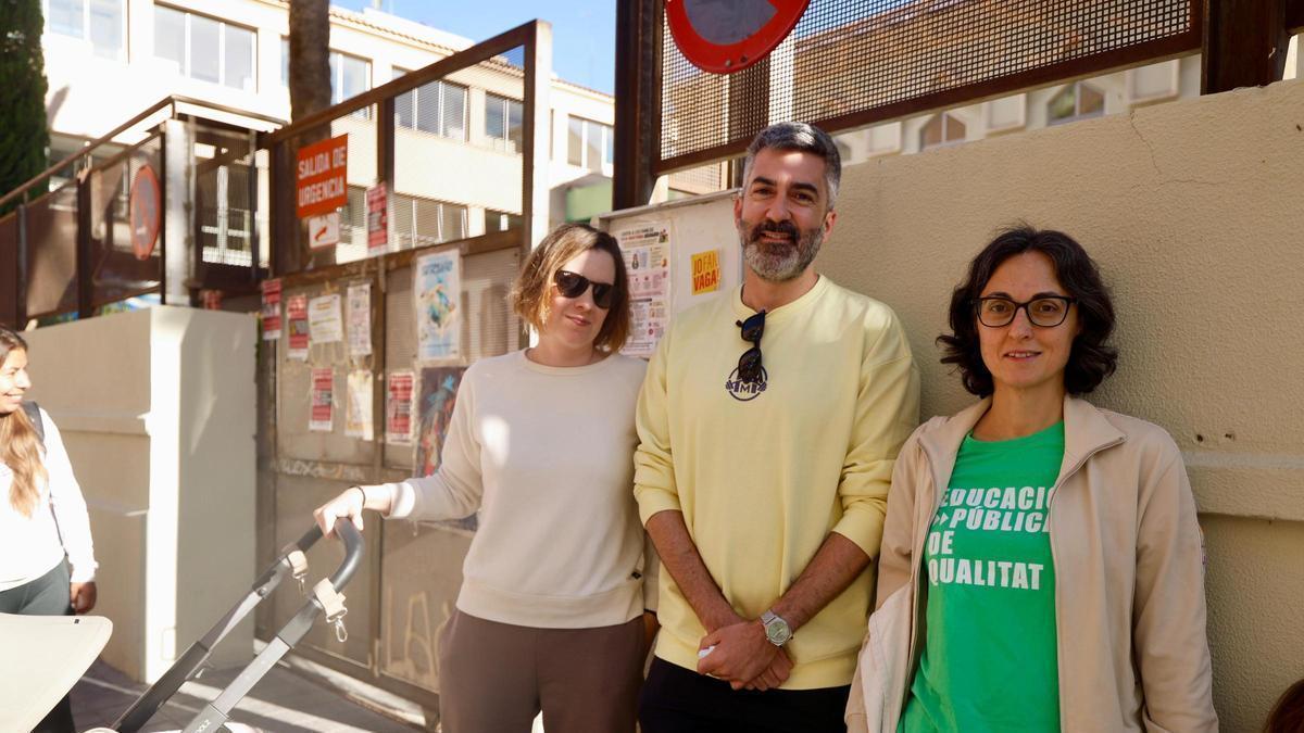 Sara Campos, madre y profesora, en el CEIP Cervantes sobre la huelga de Educación