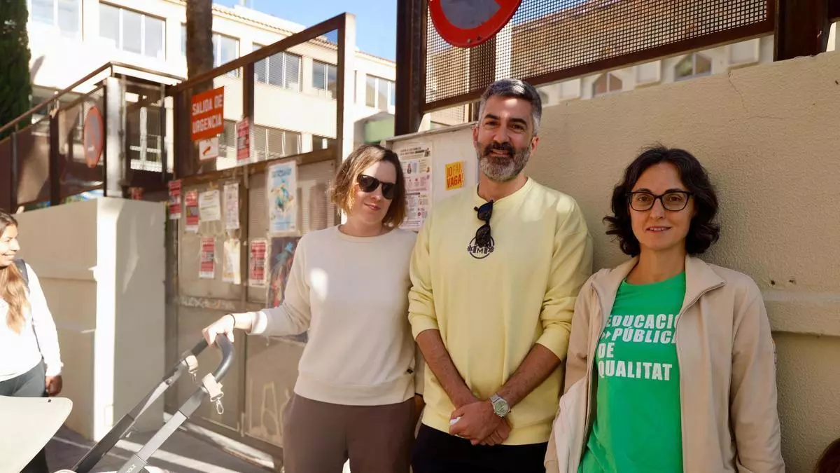 Sara Campos, madre y profesora, en el CEIP Cervantes sobre la huelga de Educación