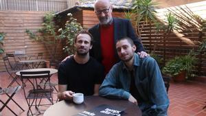 El director del Temporada Alta, Salvador Sunyer, acompanyat per Oriol Pla i Pau Matas, responsables de la producció Gola