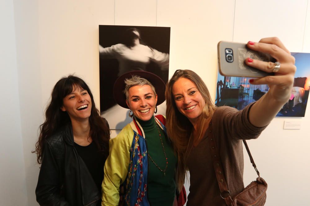 El centro juvenil C19 de Vila acogió la inauguración de la exposición ´Les dones fotògrafes a Ibiza´,