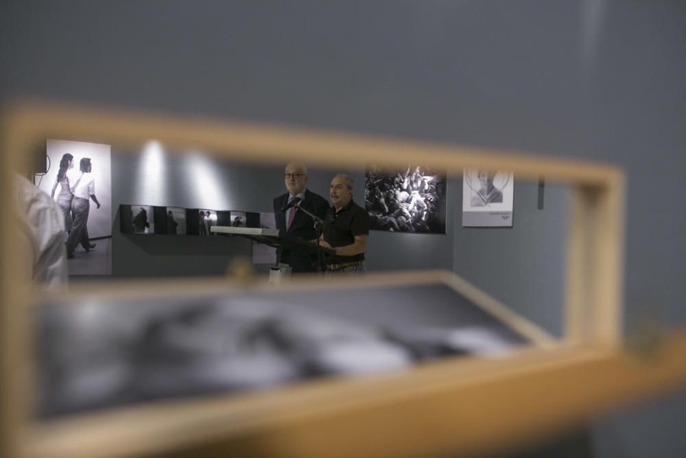 Imágenes de la exposición fotográfica En Plural en la Fundación Caja Mediterráneo