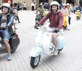 Cerca de 4.000 aficionados a las vespas de todo el mundo se citan en Gijón en 2025