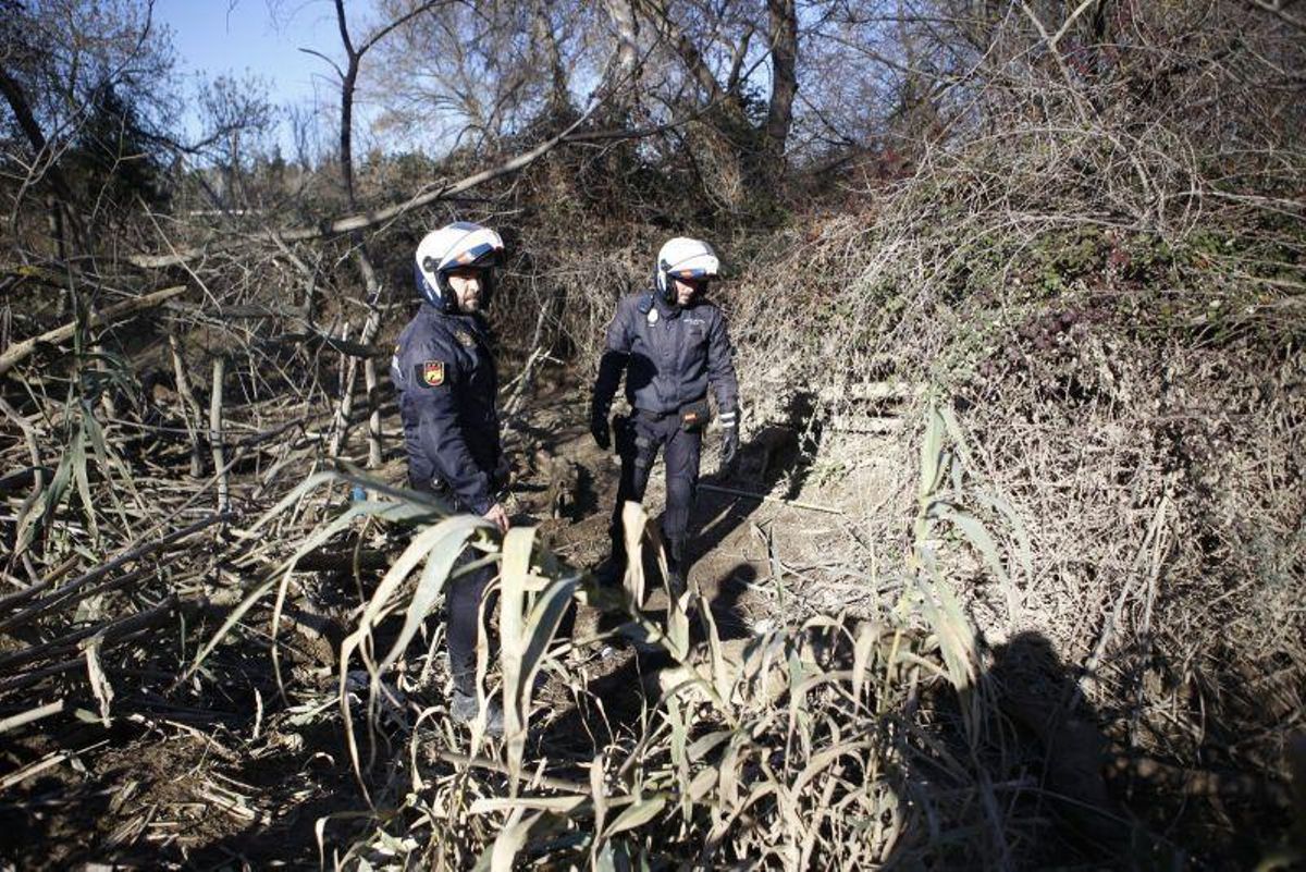 La macrobatida policial halla el cadáver de Regina Cabeza y encuentra con vida a Narciso Ribote