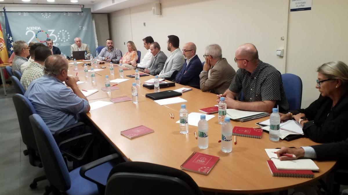 Reunión en la Federación Valenciana de Municipios y Provincias entre ayuntamientos, aseguradoras, Generalitat y peñas.