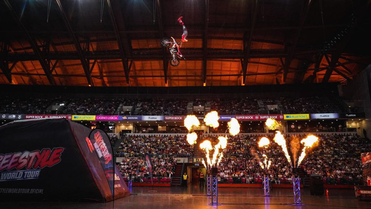 Spektakuläre Show: Im Velòdrom Illes Balears zeigen die weltbesten Freestyle-Fahrer ihre akrobatischen Tricks. | FOTO: FREESTYLE WORLD TOUR