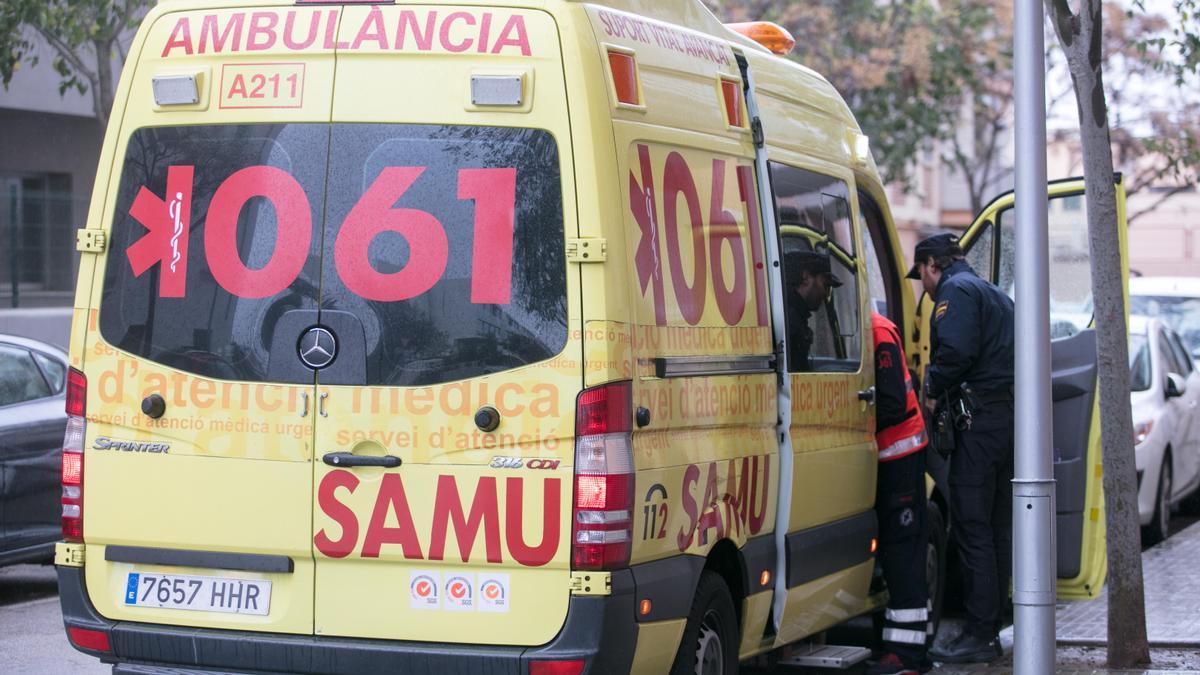 Una ambulancia en una imagen archivo