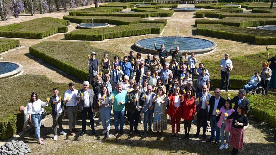 Un momento del brindis en el Pazo de Pegullal, uno de los emblemas de Salceda de Caselas.