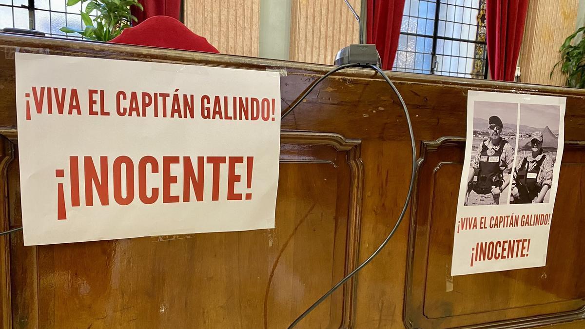 Los carteles de Vox que ha retirado la Policía Local de Murcia.