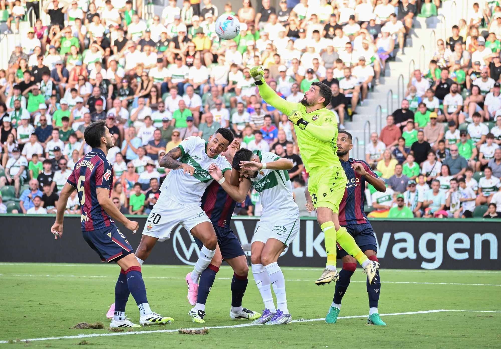 Las mejores imágenes del la victoria del Elche CF frente al Levante (2-0)