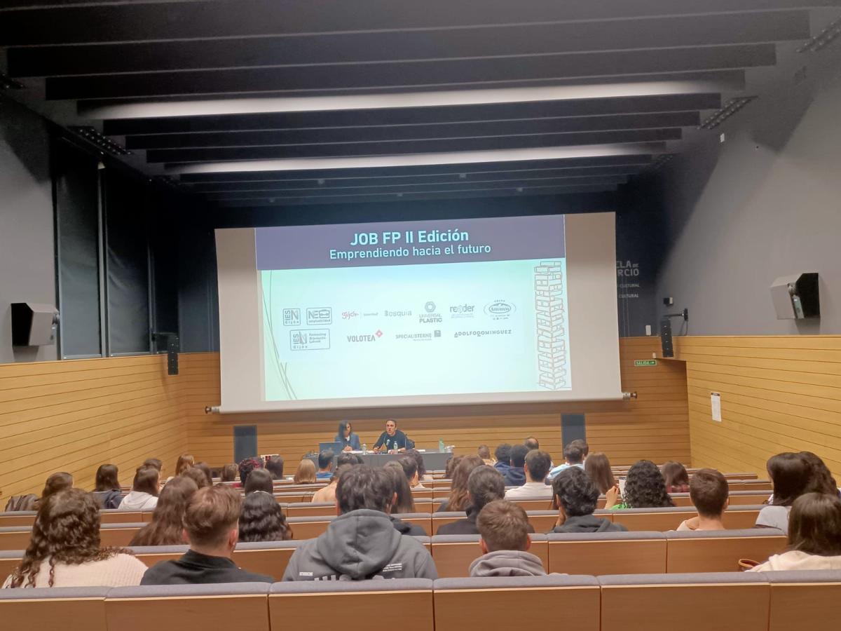 La jornada "Emprendiendo hacia el futuro" del IES Número 1 de Gijón, en imágenes