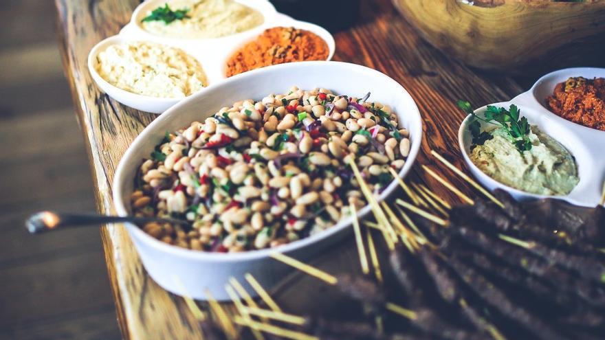 Ensalada de judías con atún, la forma más refrescante de tomar legumbres en verano