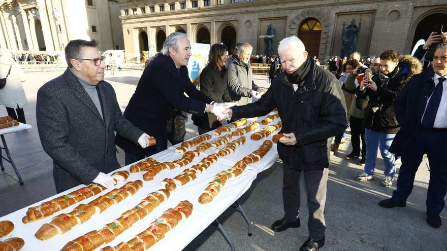 El reparto del Roscón de EL PERIÓDICO llena la plaza del Pilar