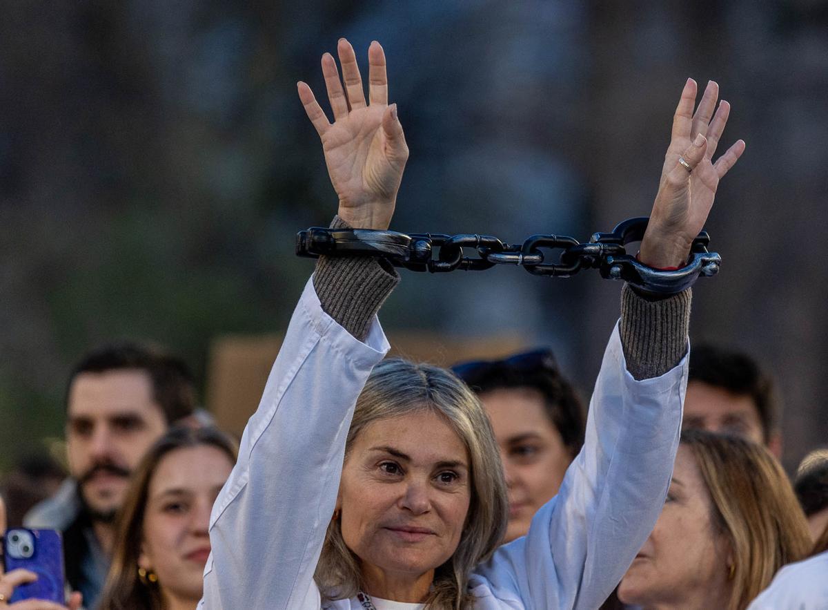Los médicos toman el centro de Alicante Los médicos toman el centro de Alicante