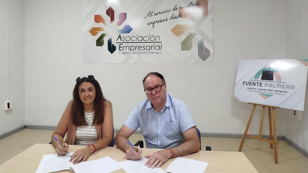 Rosa Mata Gerente de Metalcordoba junto con Manuel Jesus Adame Presidente de Asoc. Empresarial de la Colonia de Fuente Palmera.