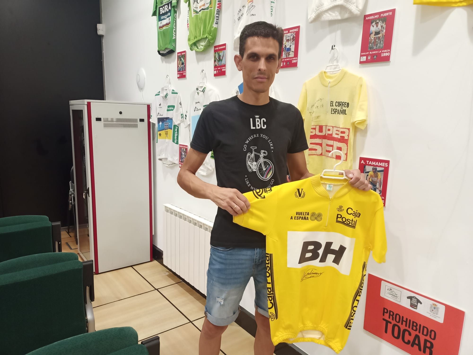 Laviana se pone el maillot de líder