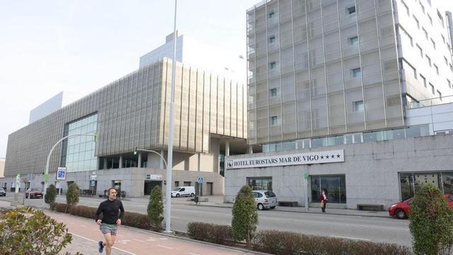 Vista exterior del hotel Mar de Vigo, junto al auditorio, este jueves.  | | ALBA VILLAR