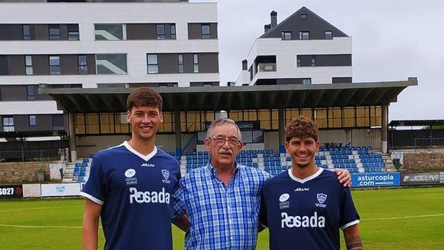 Por la izquierda, Dennis Galante, Juan Carlos Marcos y Berto González, ayer, durante su presentación en Miramar. | J. A. L.