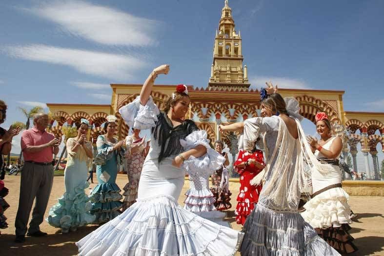 Martes de feria, el real toma color