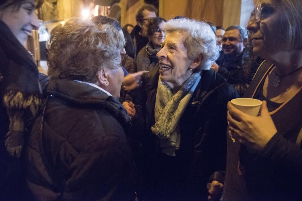 Festa sorpresa per homenatjar una comerciant que ha fet història a Manresa