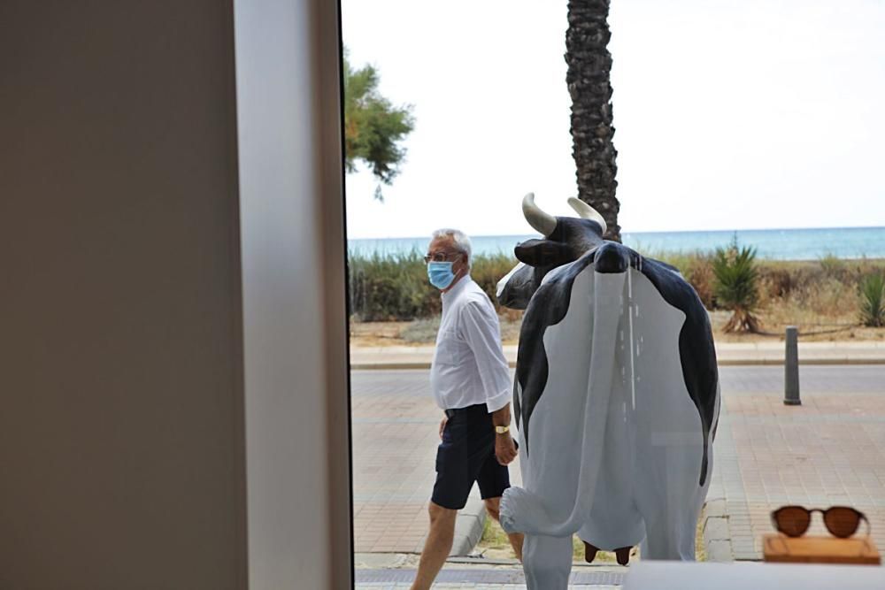 Seit Montag (13.7.) gilt auf den Balearen eine verschärfte Maskenpflicht. Pool, Strand und Strandpromenade sind ausgenommen. Auch Raucher können aufatmen