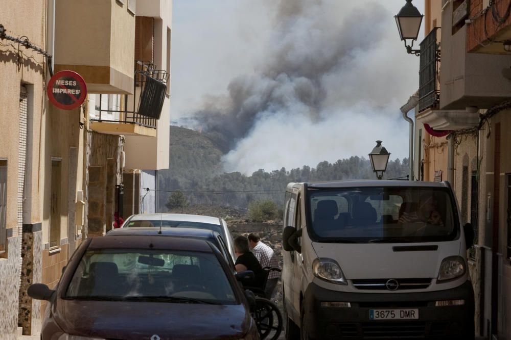 El fuego en los términos de Anna, Chella y Bolbait