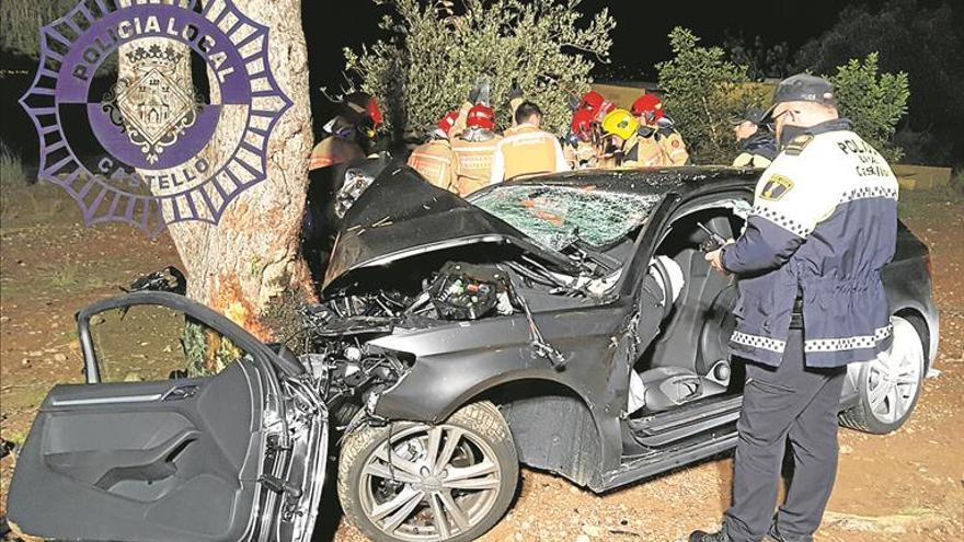 Crítico tras empotrarse contra un árbol en el Desert de les Palmes