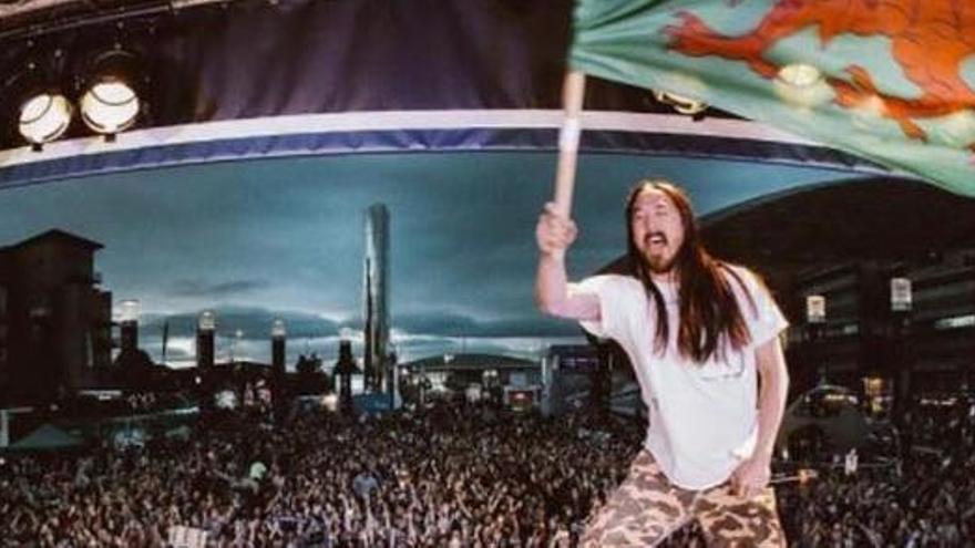 Steve Aoki.