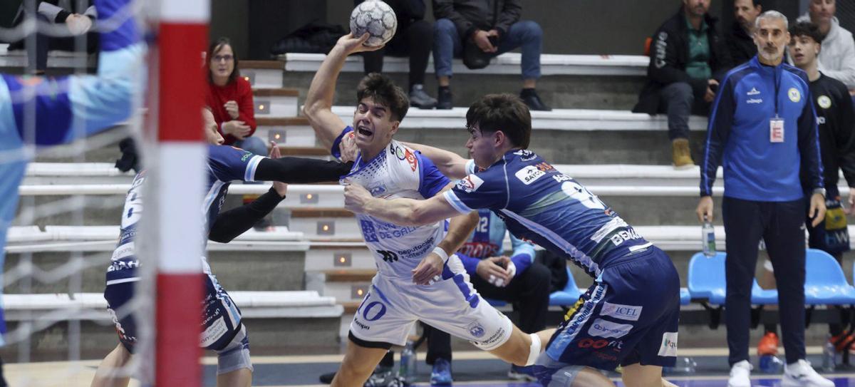 El encuentro de la primera vuelta entre el Cisne y el Málaga en Pontevedra. | GUSTAVO SANTOS