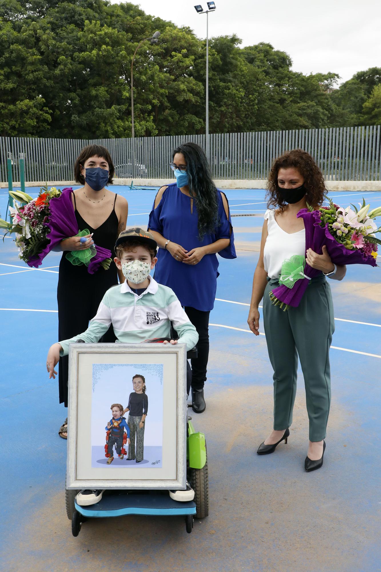 La investigadora Elena García y Álvaro de la Calle protagonizan un nuevo mural sobre científicas