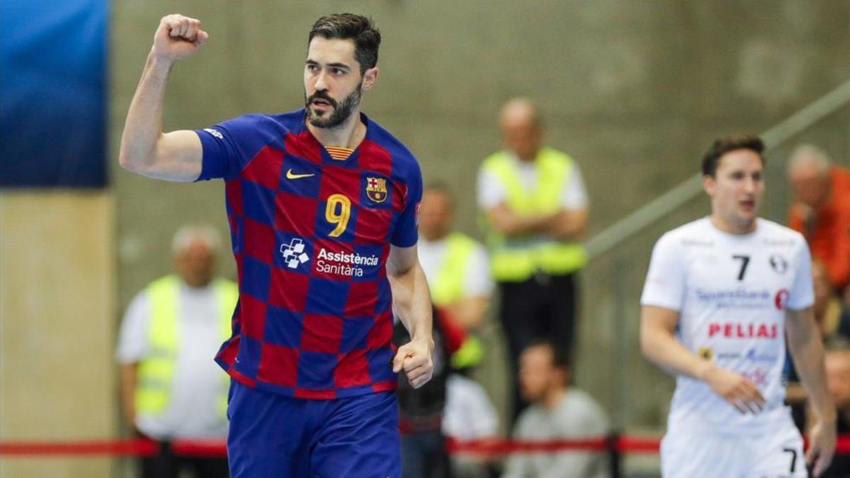 Raúl Entrerríos celebra un gol ante el Elverum noruego