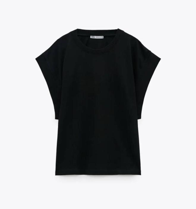 Camiseta negra básica de Zara