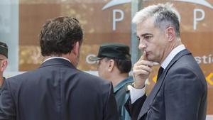 Ricardo Costa, antes de entrar en los juzgados, en València.