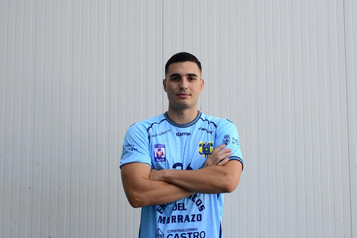 Nemanja Pestic. Lateral izquierdo. Edad: 24 años. Altura: 2,02 metros. Peso: 100 kilos Nemanja Pestic. Lateral izquierdo. Edad: 24 años. Altura: 2,02 metros. Peso: 100 kilos