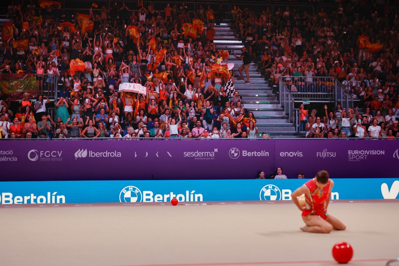 Alba Bautista y Polina Berezina ponen en pie Feria Valencia en la primera jornada del Mundial de Gimnasia Rítmica