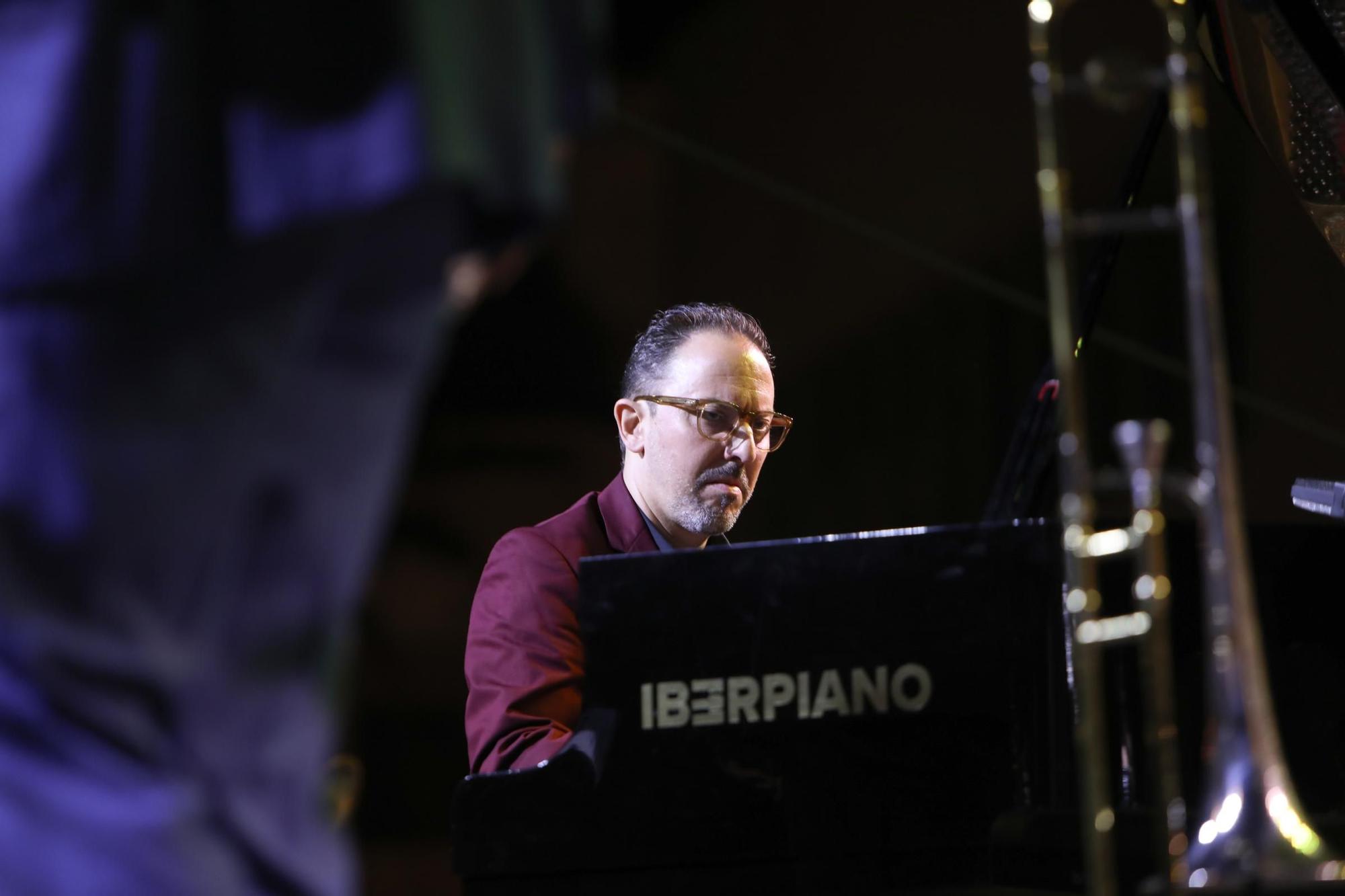 Concierto de Adrián Cunningham y su banda ‘His Old School’ en el Festival de Jazz de San Javier.