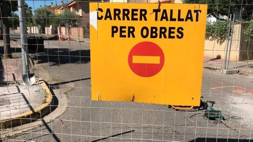 Tall de trànsit per obres al carrer Camós de Vilablareix