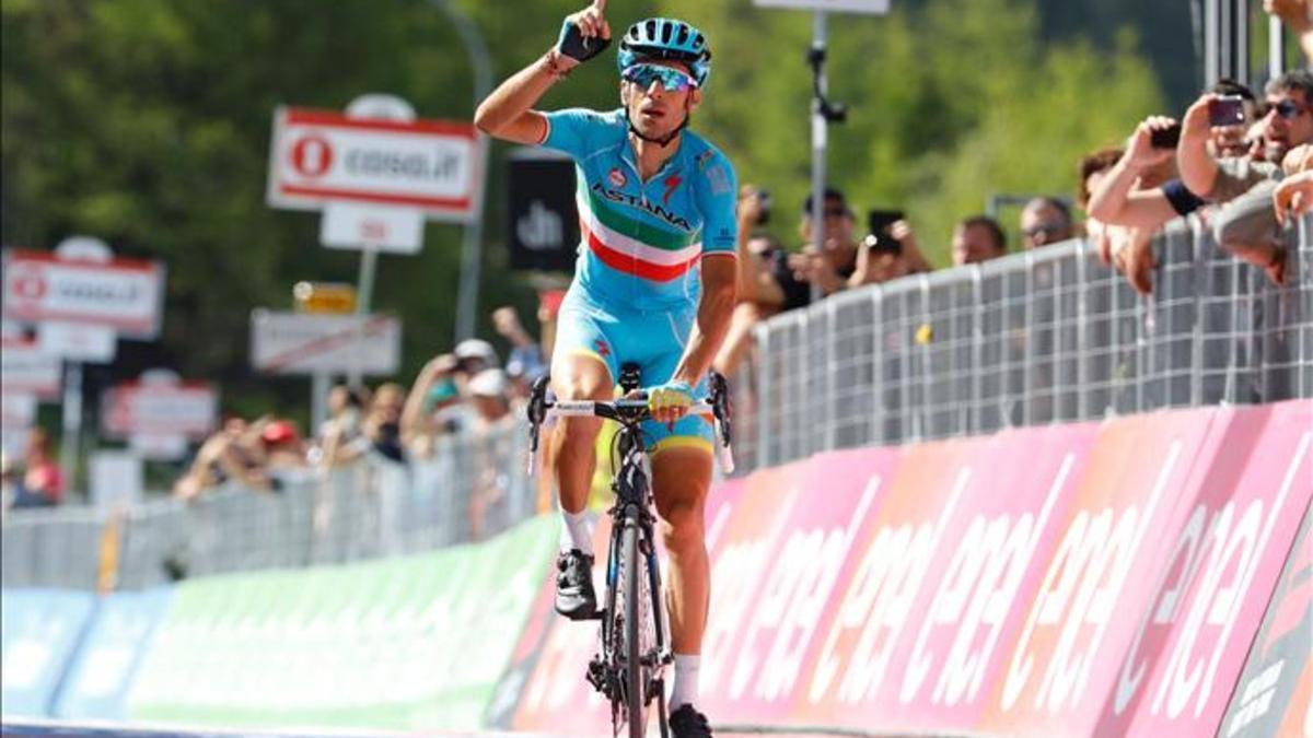 El gesto de Nibali pudo ir dedicado a un chico de su escuela fallecido recientemente