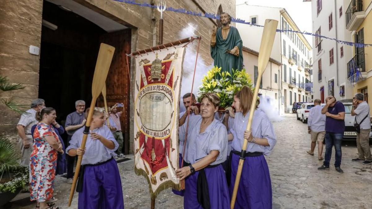 La procesión partió de Santa Creu hasta el muelle. | B. RAMON