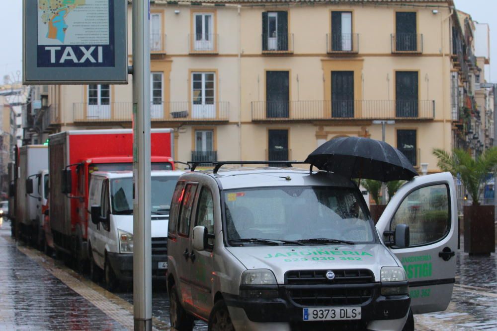 La mitad de los taxis de Málaga no prestan servicio hoy.