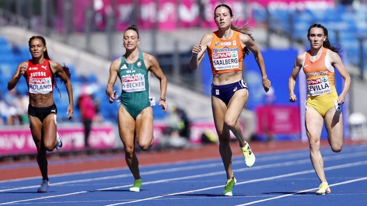 Paula Sevilla, a la derecha en las series de 400 lisos