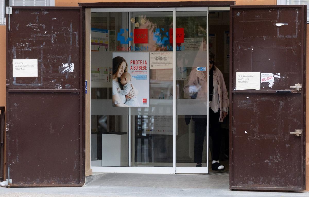 Entrada de un centro de salud en Madrid.