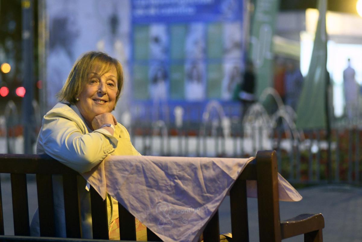 Espuche, en un banco del Malecón de Murcia