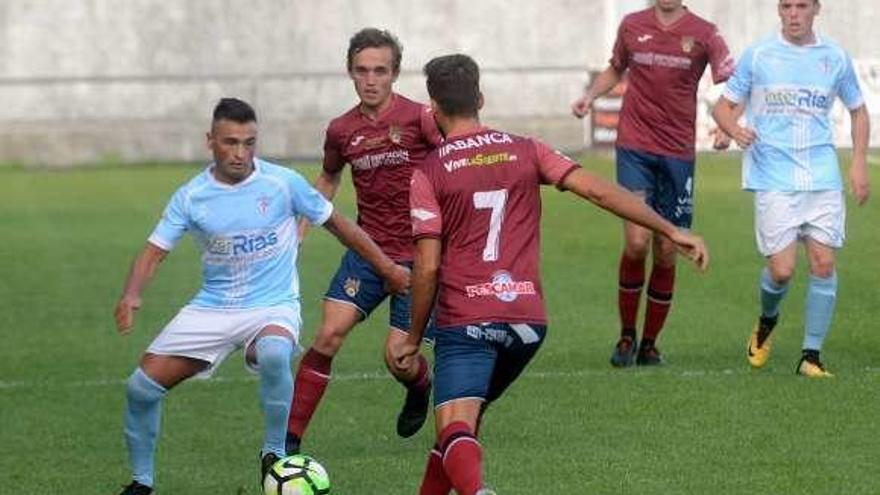 Un lance del encuentro de ayer en Vilalonga. // Noé Parga