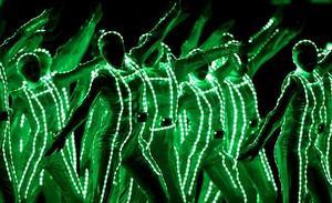 Un grup de ballarins actua a la mitja part de la Super Bowl a Arlington, Texas (Estats Units).