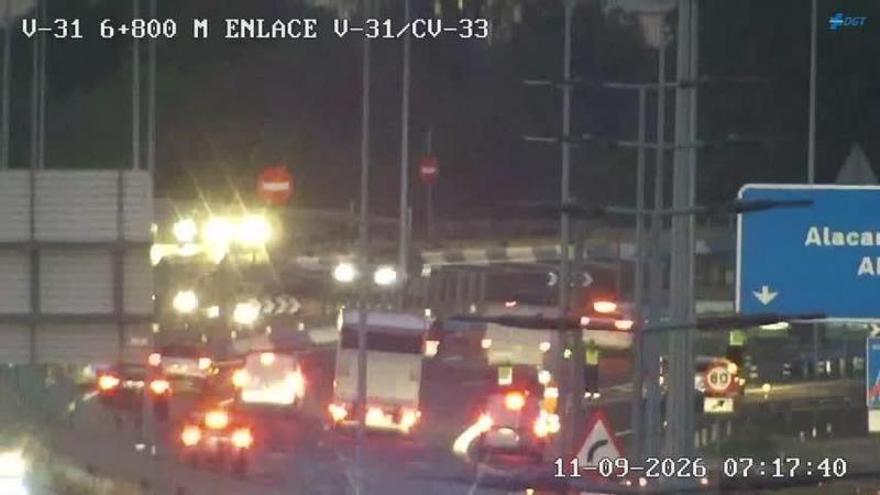 Un accidente en la Pista de Silla dificulta la salida de València