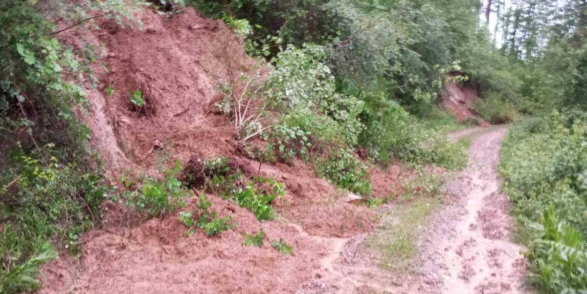 Una de les esllavissades que va tallar camins, al terme de Vilada